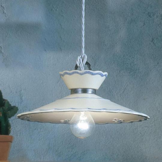 modry provansalsky keramicky zavesna lampa mediteransky klasicky provence jedalen kuchyna obyvacka jedalensky stol nad rustikalny sedliacky dom vidiecky renovacia balaton lampy zariadenie.jpg